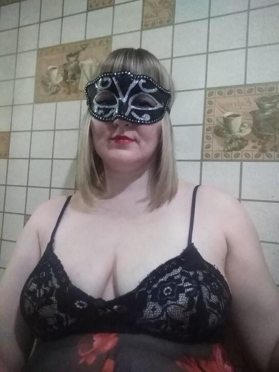 町のミアスのぽっちゃりしたロシアの熟女エレナ