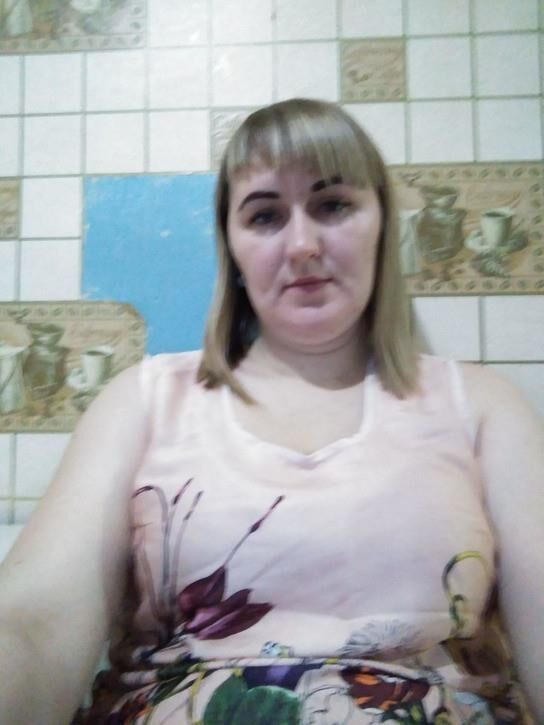 町のミアスのぽっちゃりしたロシアの熟女エレナ