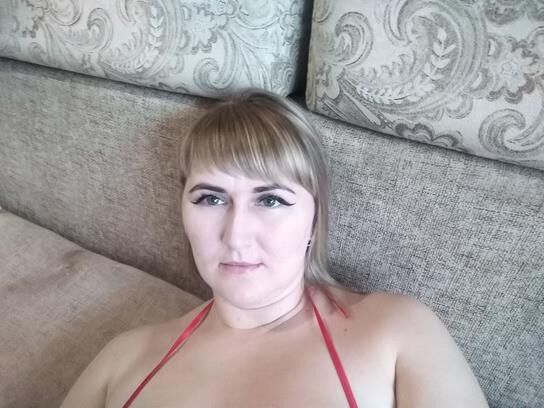 町のミアスのぽっちゃりしたロシアの熟女エレナ
