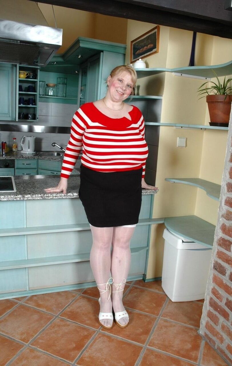 Une Bonne Grosse Laitiere Blonde Rougeaude et Bien Grasse