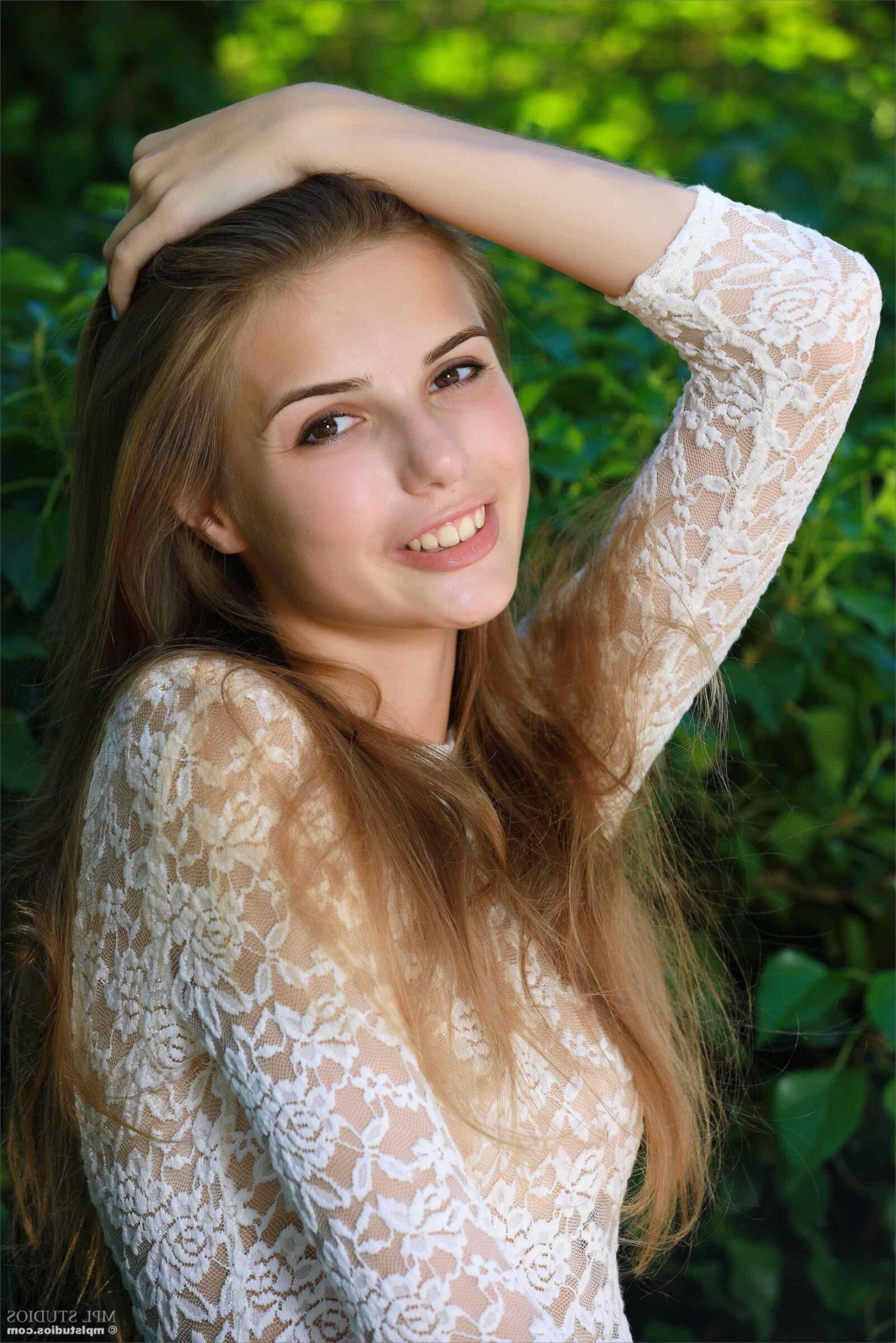 Mplstudios Elle Longues longues et dentelles