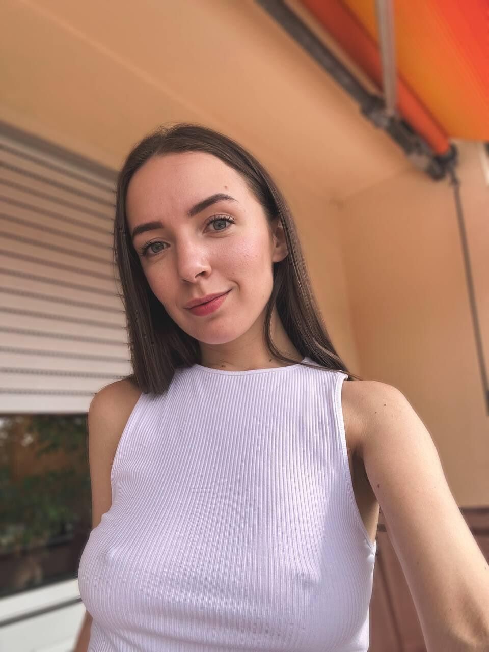 女