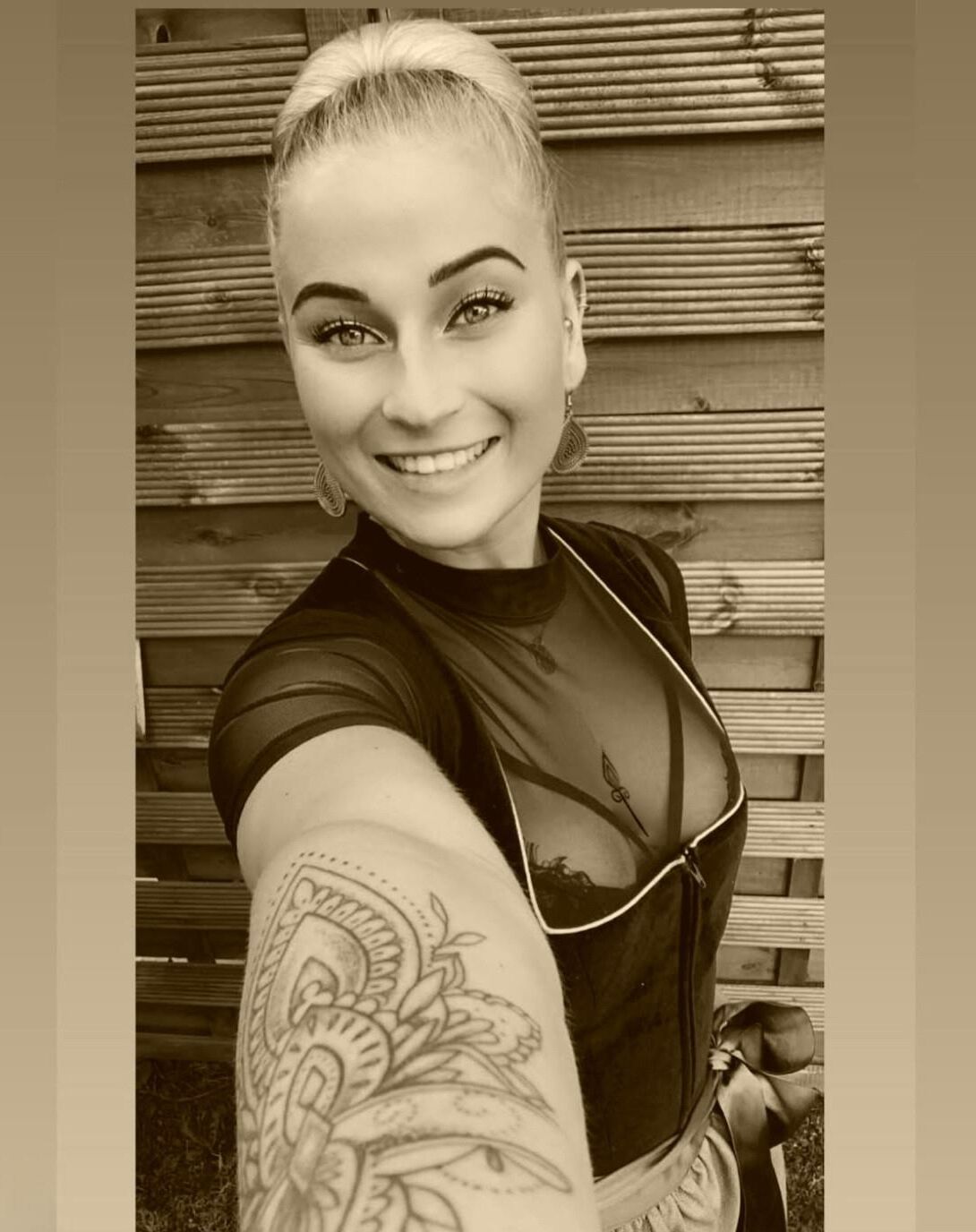 Fille blonde allemande fuit