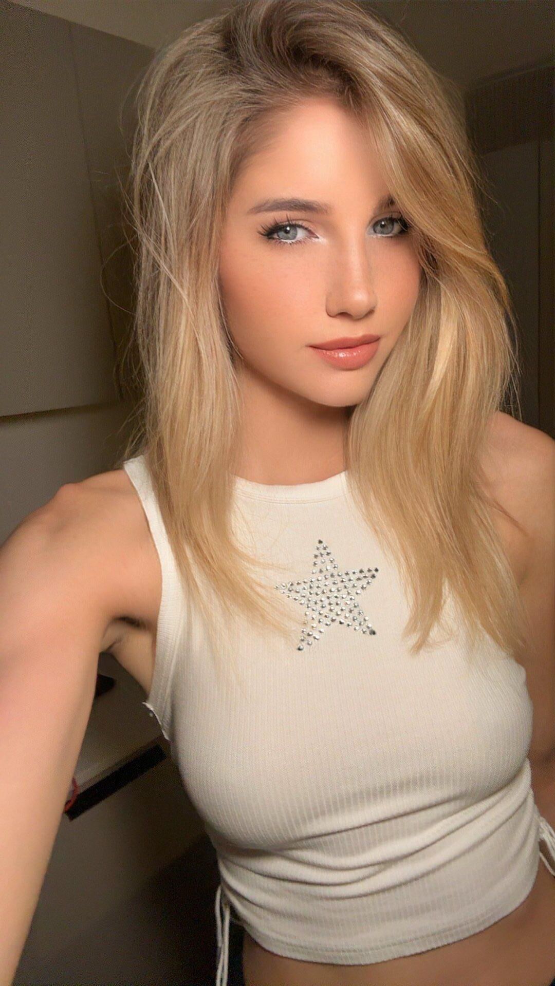 女