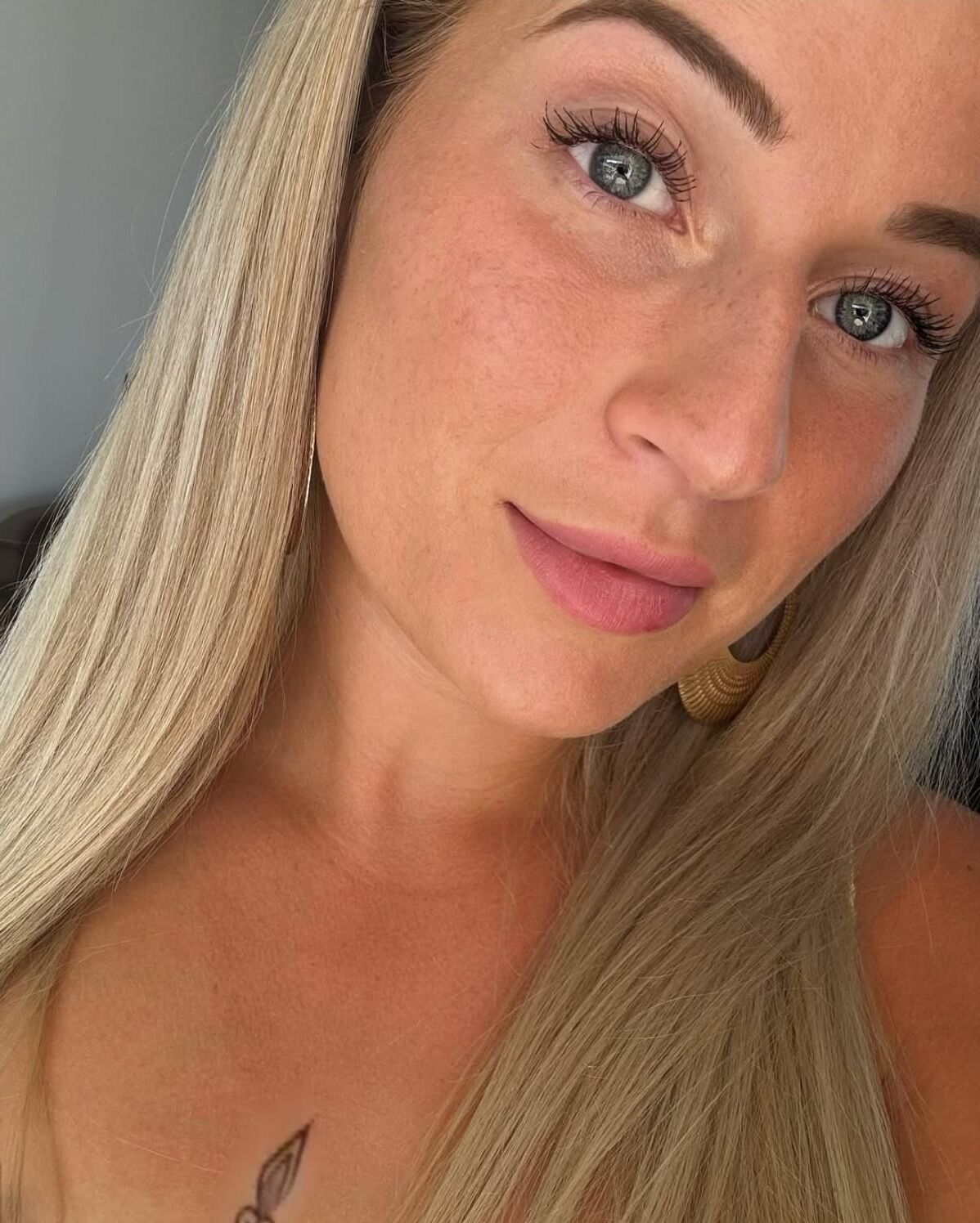 Fille blonde allemande fuit
