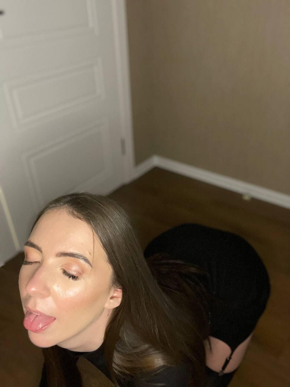 女