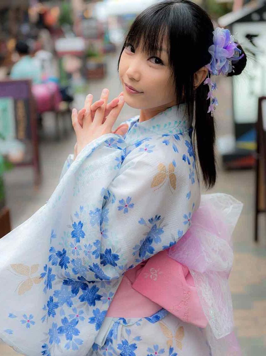 あなたの兄弟の娘を裸で