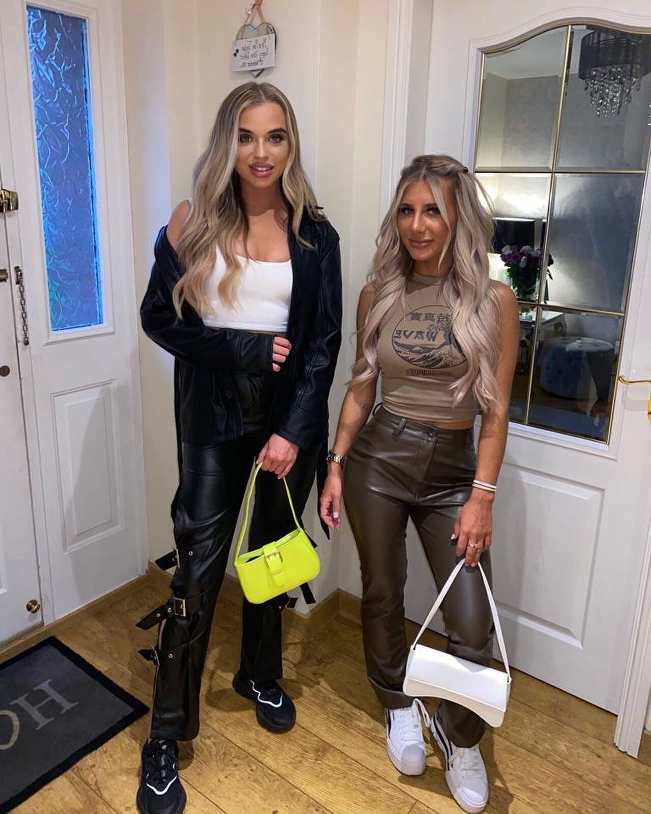 Blonde Left or Right 