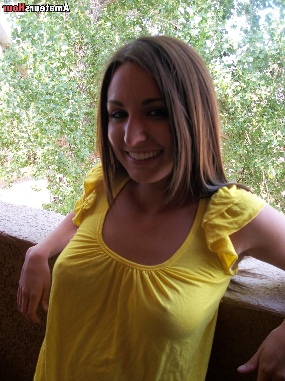 Top amarelo de abril amador de abril