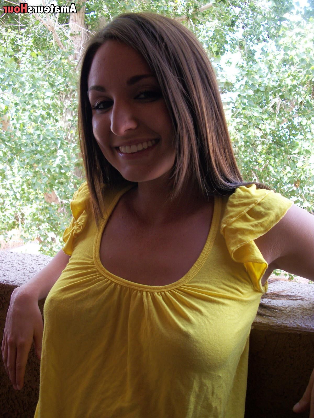 Top amarelo de abril amador de abril