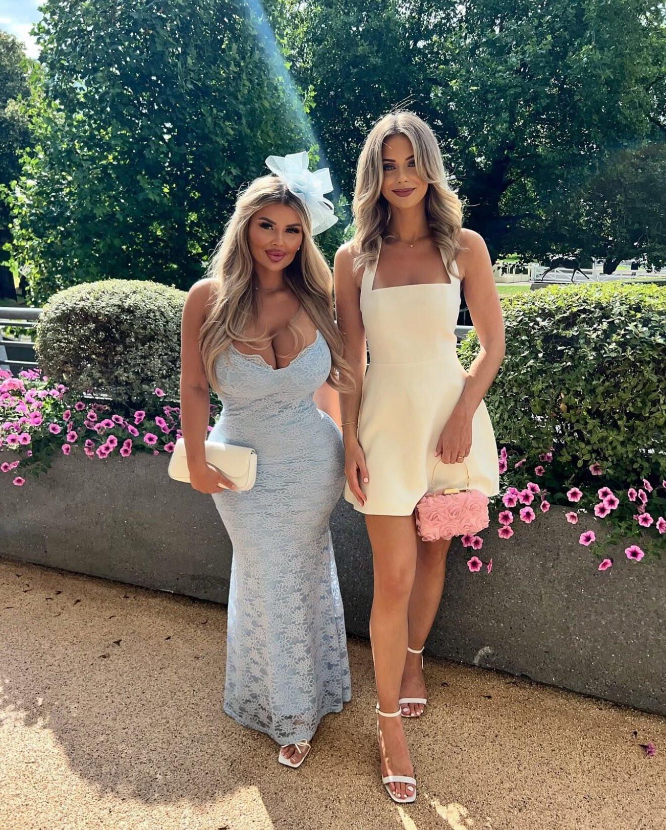 Blonde Left or Right 