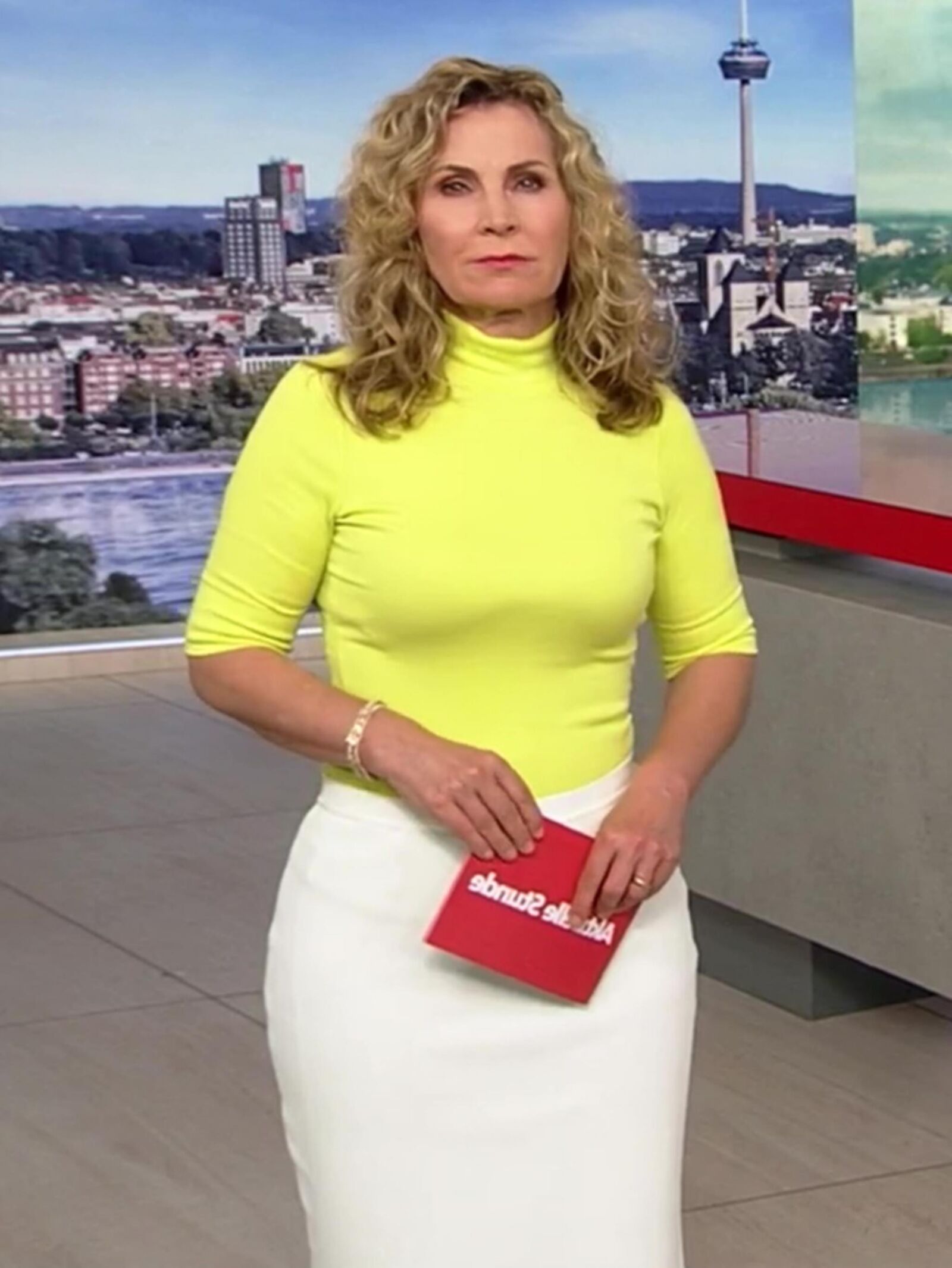 Susanne W. Geile Gez Edelhure em roupas sexy Zum Ficken!