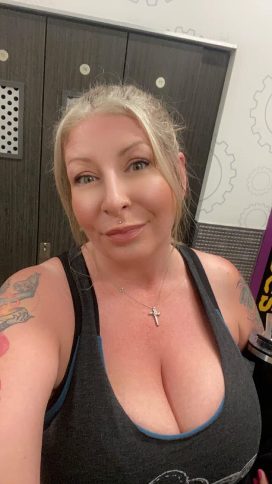 Quartier MILF Big seins