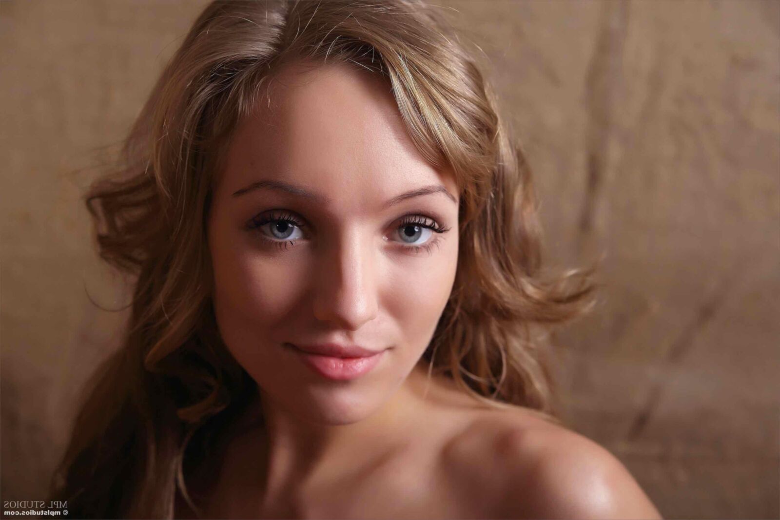 MPLSTUDIOS FRANCESSCA EMPRESA