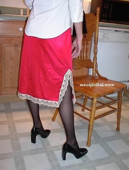 SG Unknown Set Red slip in ktch w black stockings