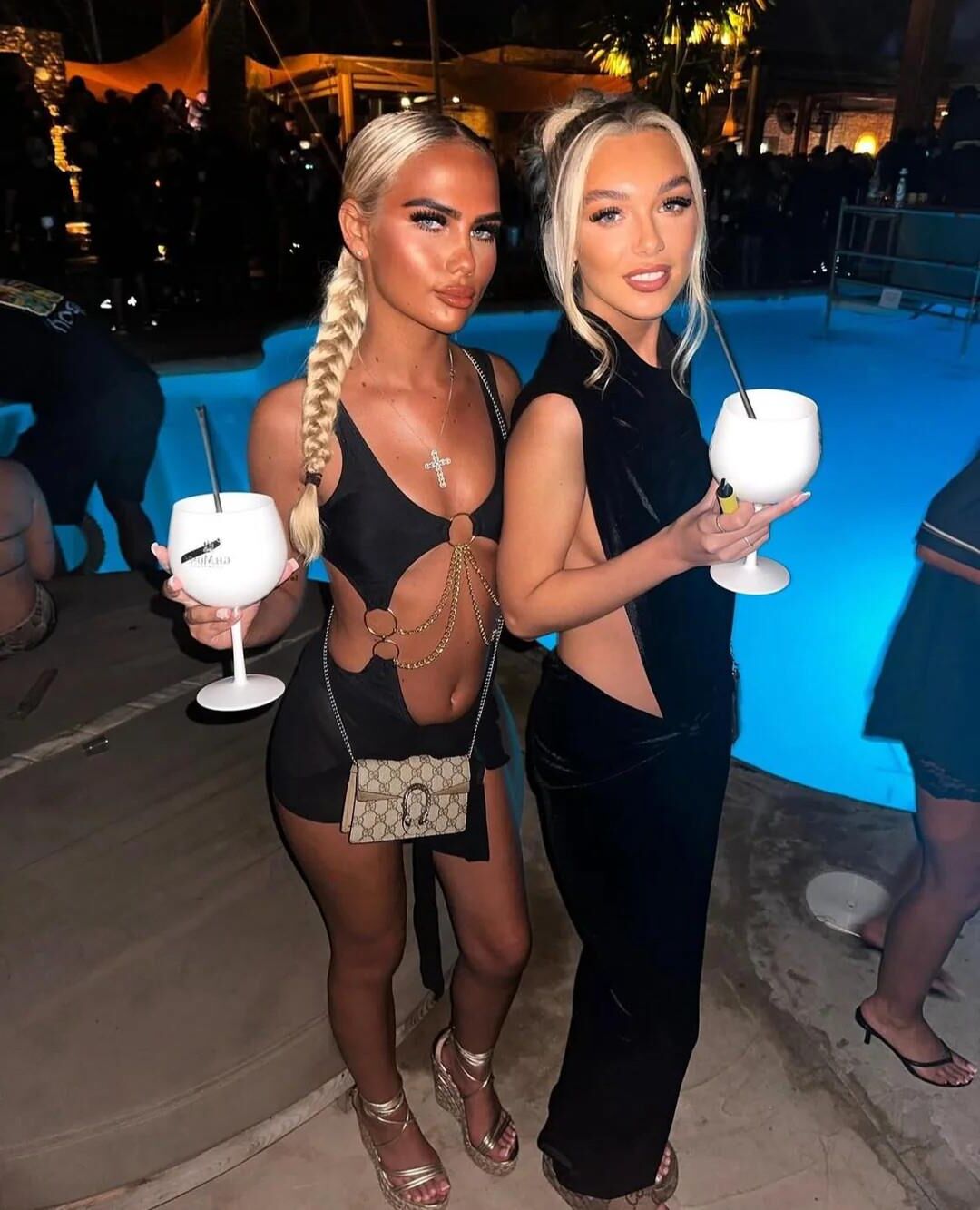 Blonde Left or Right 
