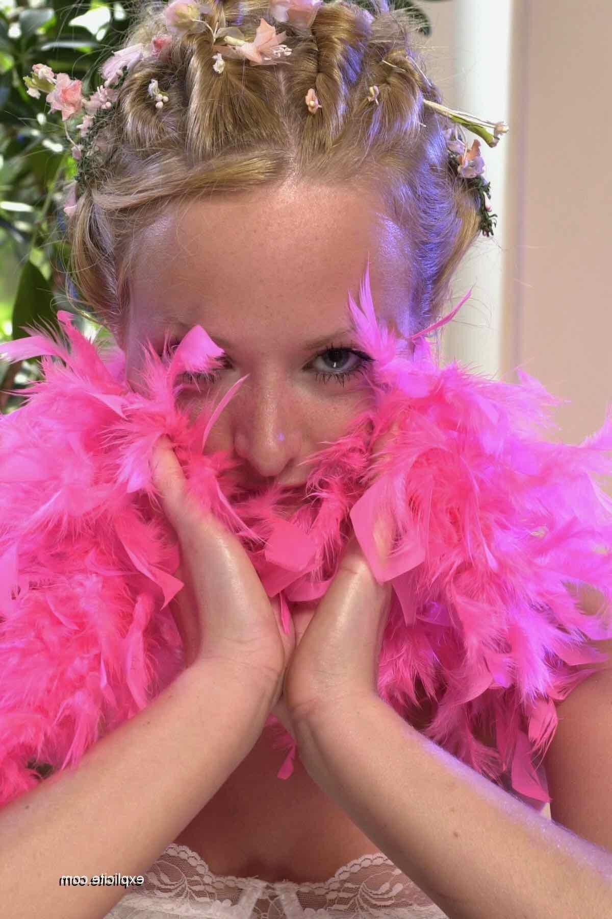 Explicite Melissa Lauren prête pour un moment amusant
