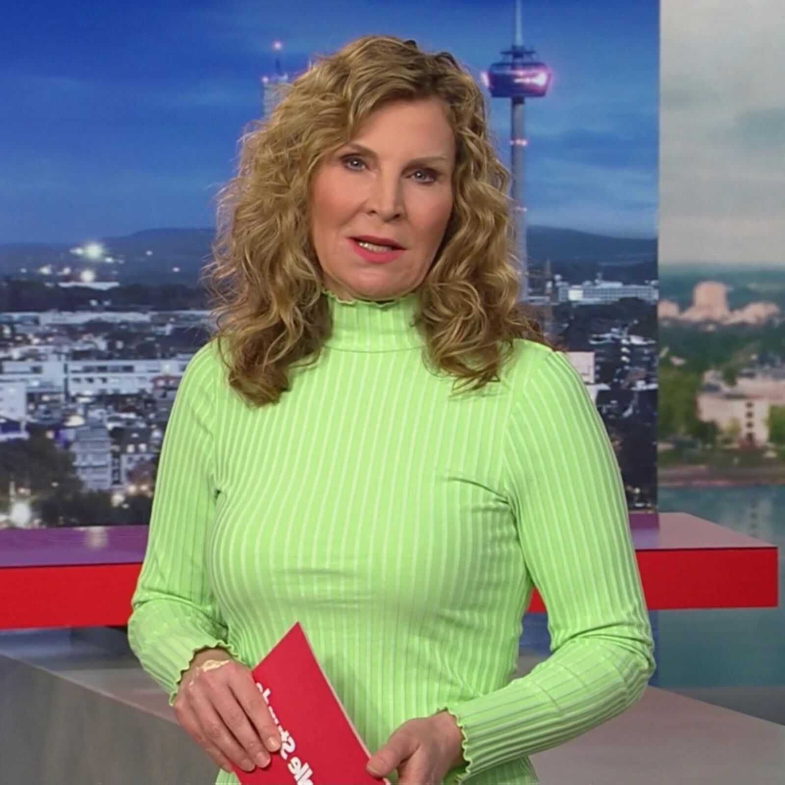 Susanne W. Geile Gez Edelhure em roupas sexy Zum Ficken!