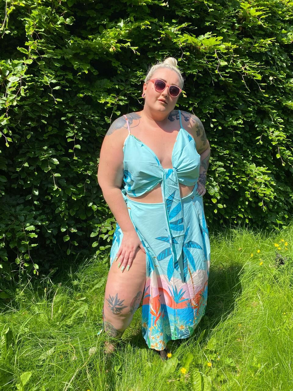 Blondette Grassouillette Avec de Jolis Petits Nichons