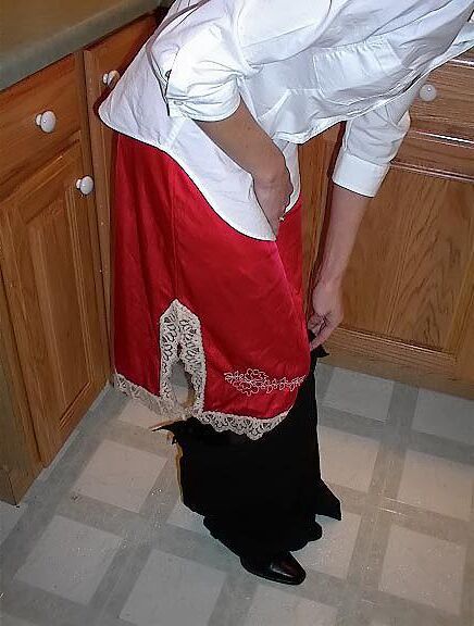 SG Unknown Set Red slip in ktch w black stockings