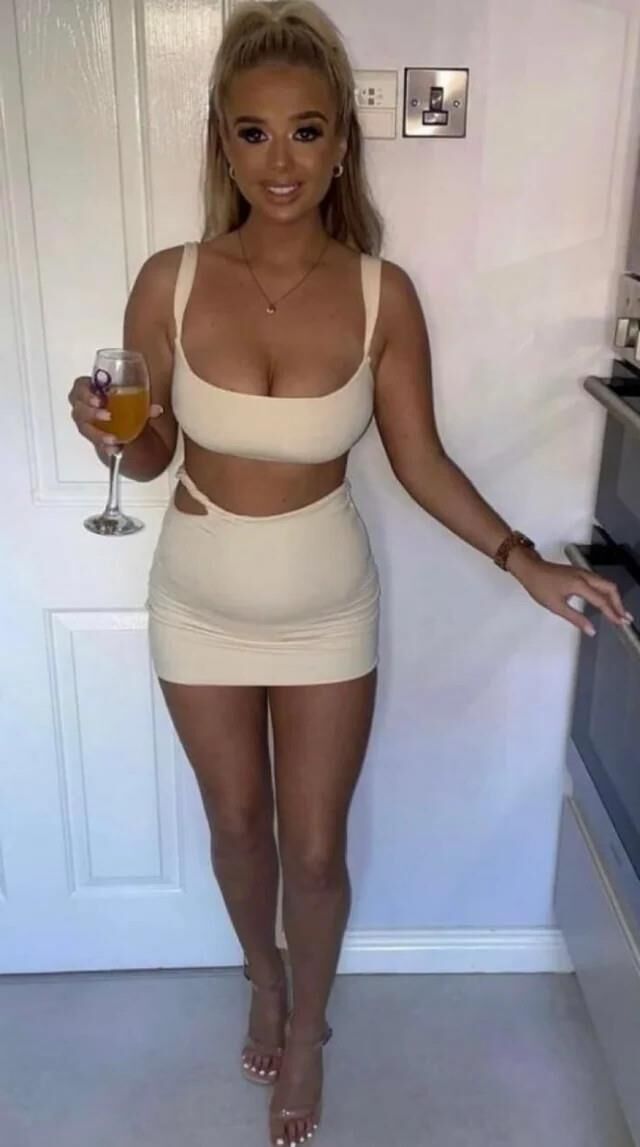 Blonde Left or Right 
