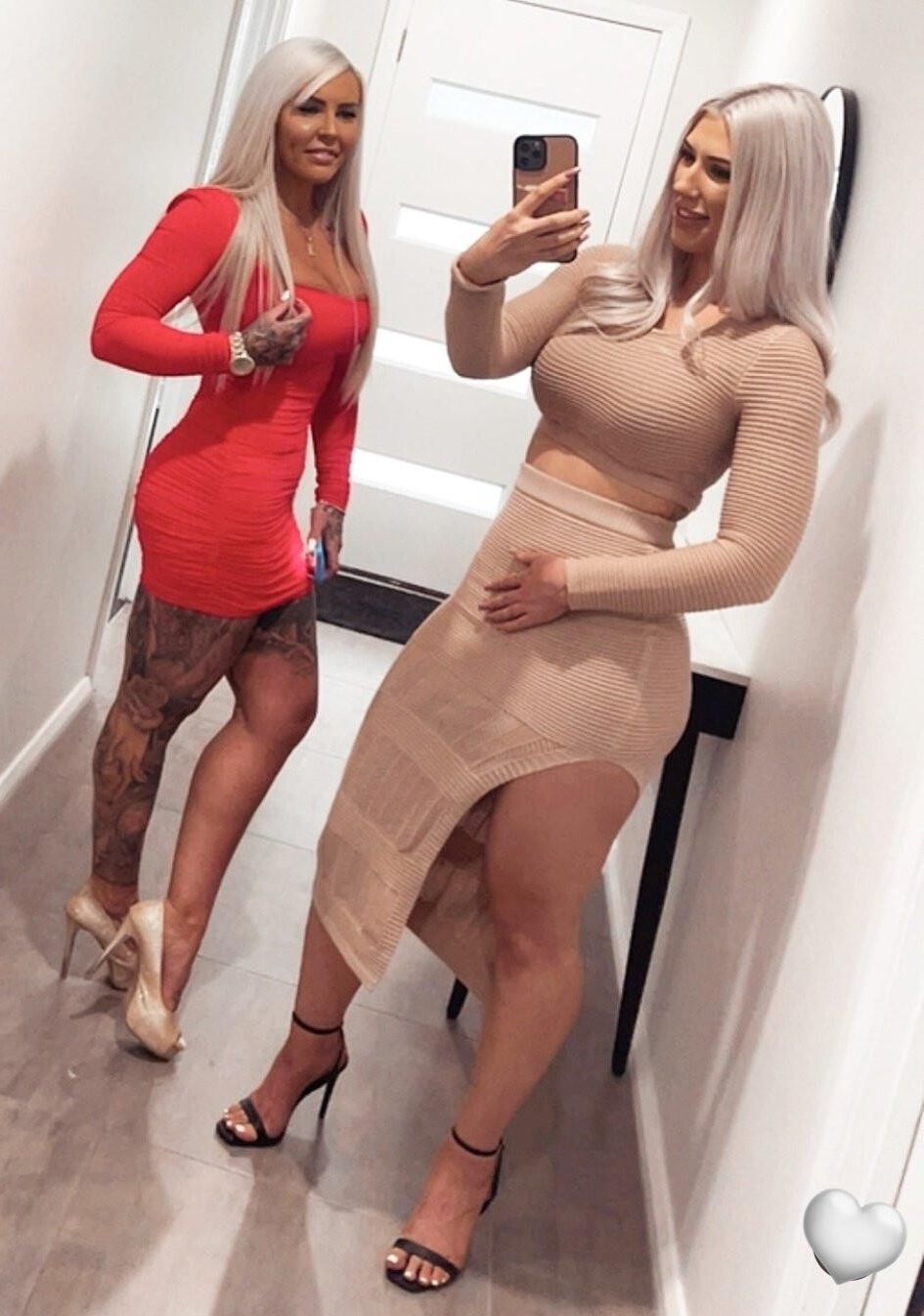 Blonde Left or Right 