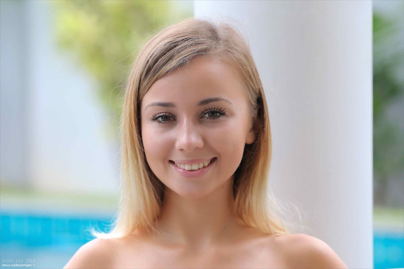 mplstudios aida poolside nudes