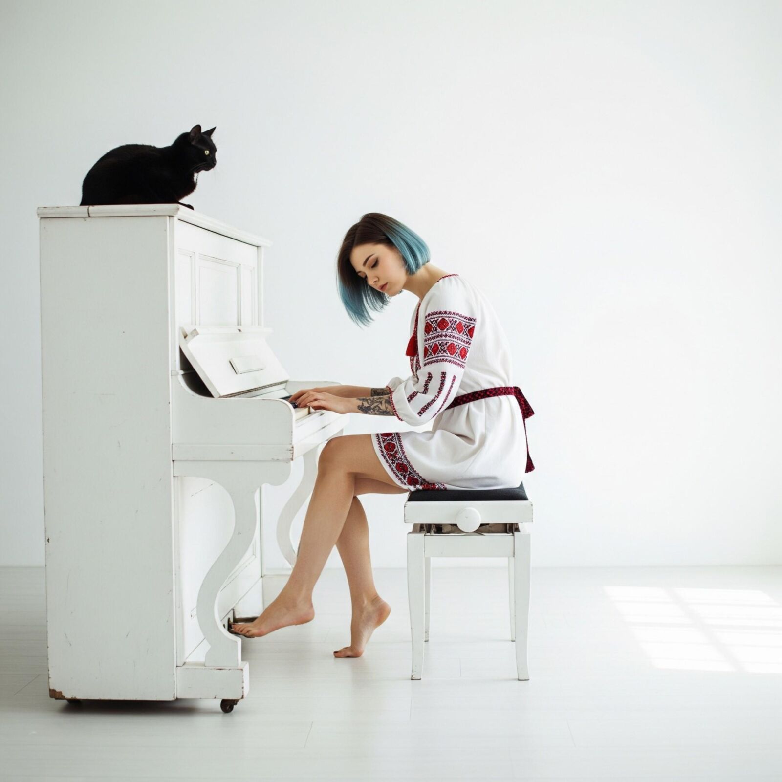 Beautiful ukrainian piano women AI