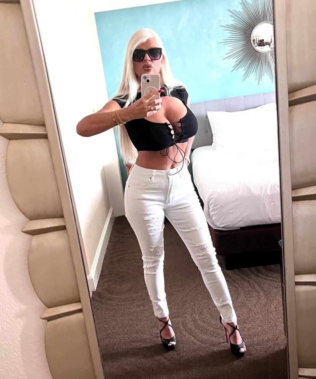 Romanian big tits cougar Nataly ...NO LIMITS COMMENTS