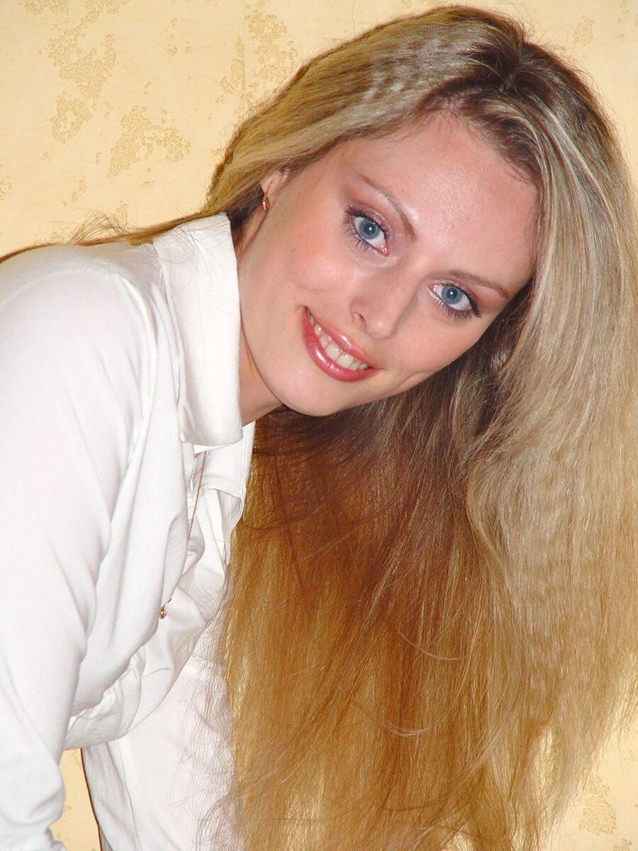 Blond sexy dans des casseroles