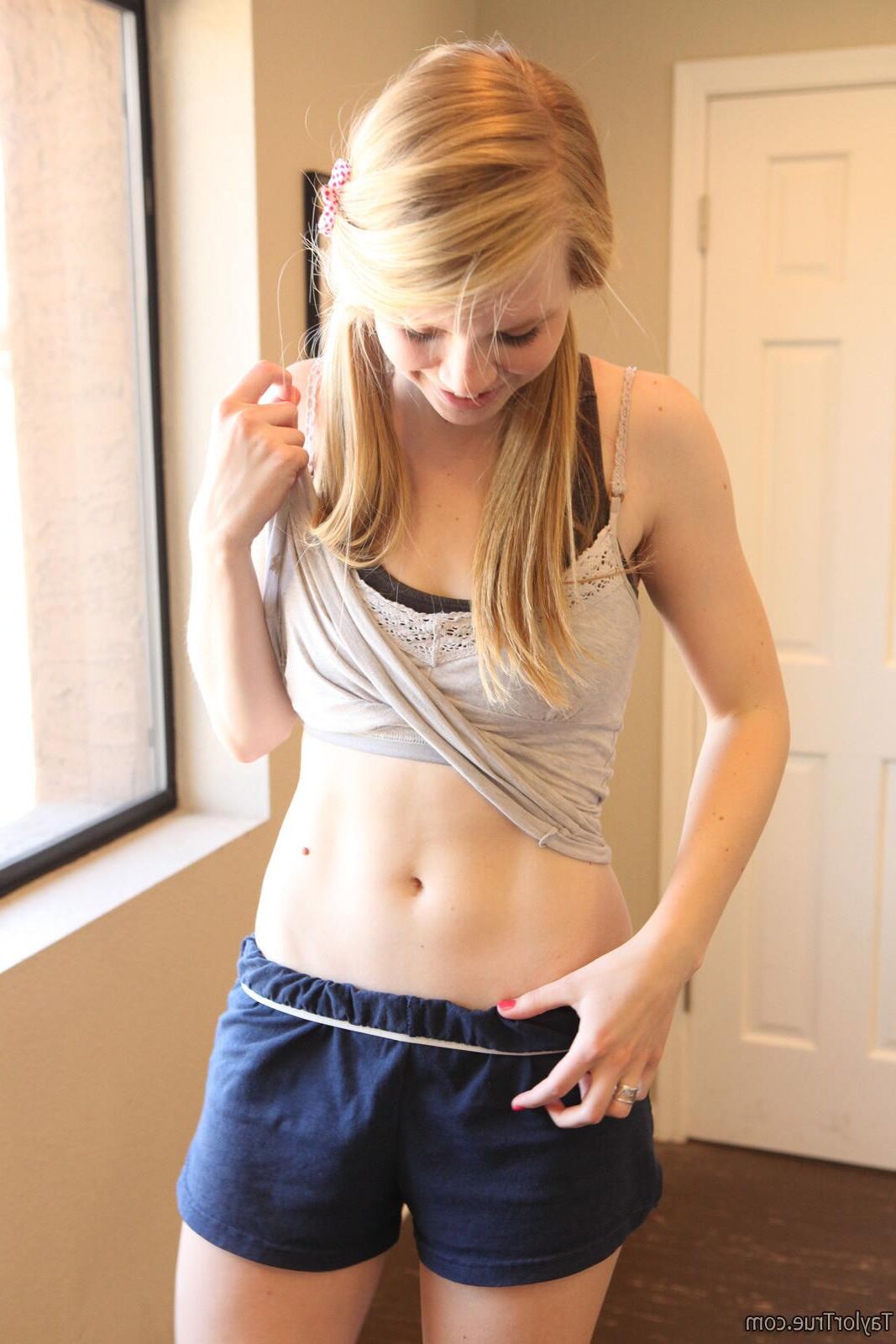 Taylortrue Taylor Naughty dans le gymnase