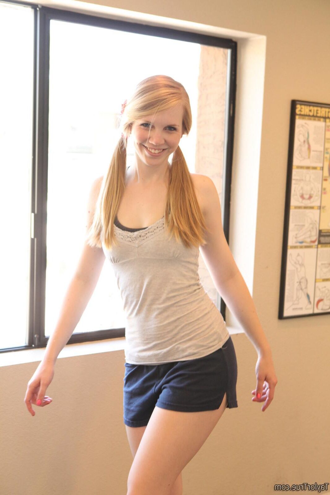 Taylortrue Taylor Naughty dans le gymnase