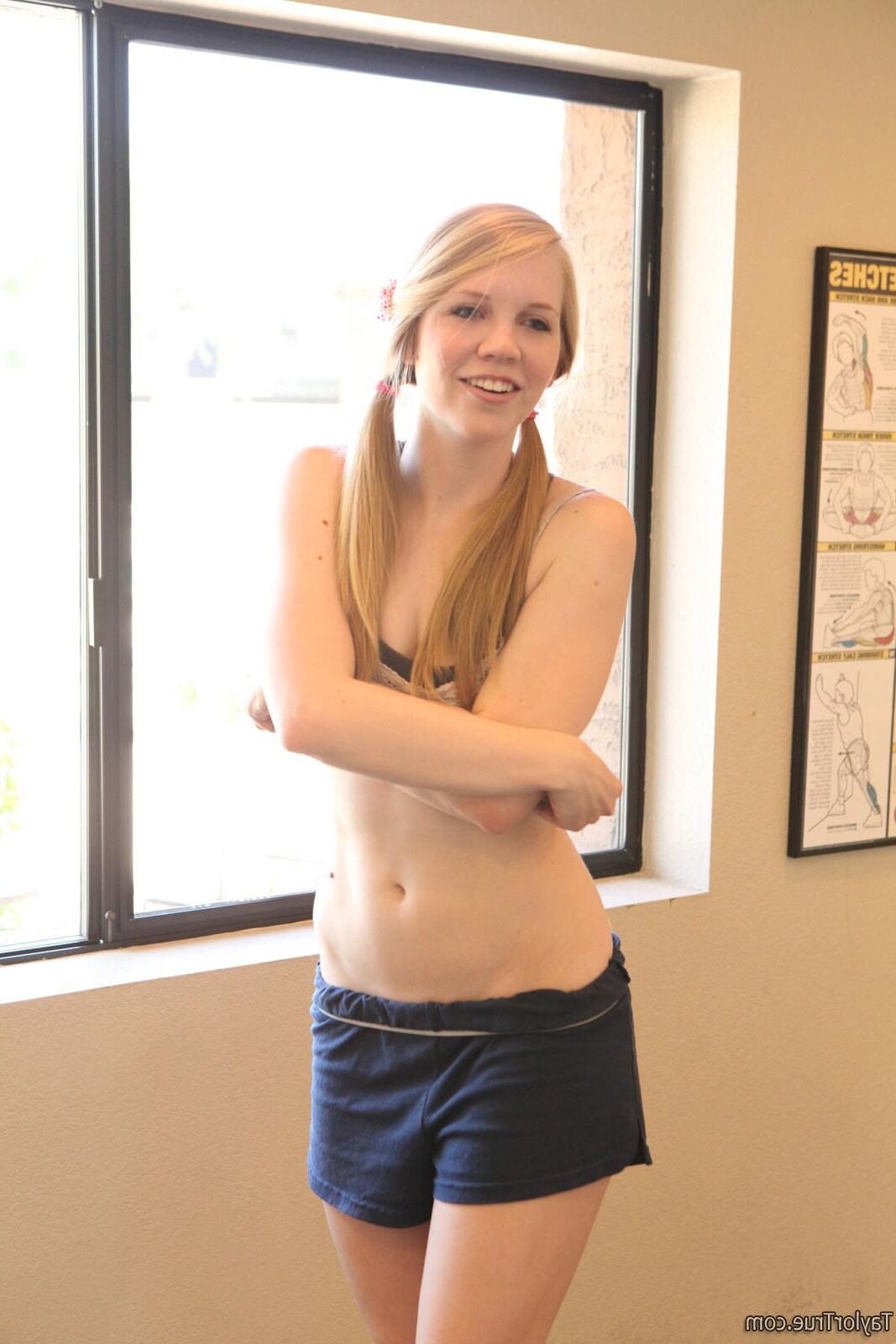 Taylortrue Taylor Naughty dans le gymnase