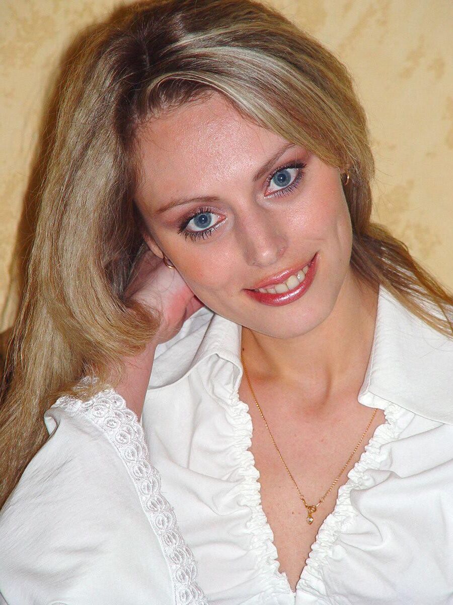 Blond sexy dans des casseroles