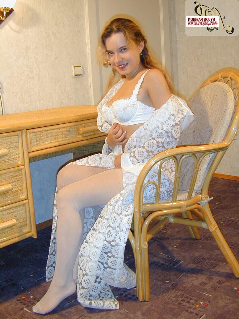 Krista em meias brancas