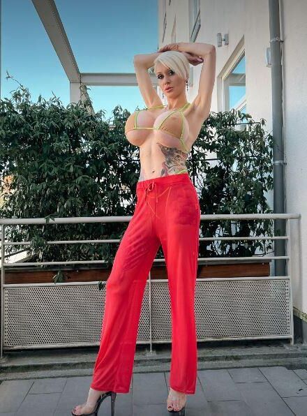 Hot MILF Pornstar Tanya Virago Photos