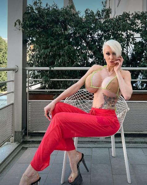 Hot MILF Pornstar Tanya Virago Photos