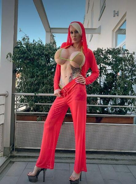 Hot MILF Pornstar Tanya Virago Photos